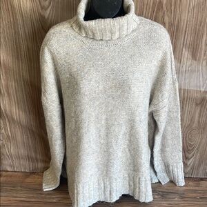 NWT Women’s philosophy Size XL Cozy Cream Turtleneck Sweater